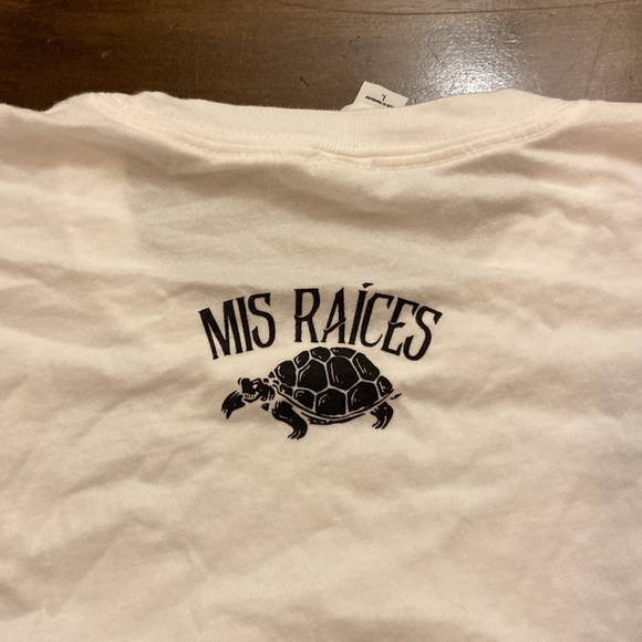 Mis Raíces - Strong like Adelita - Mens size large t-shirt - Picture 4 of 5